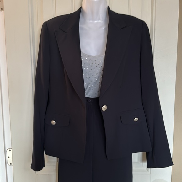 Navy 3 piece Suit. Blazer, Panta and Skirt. - Picture 6 of 14